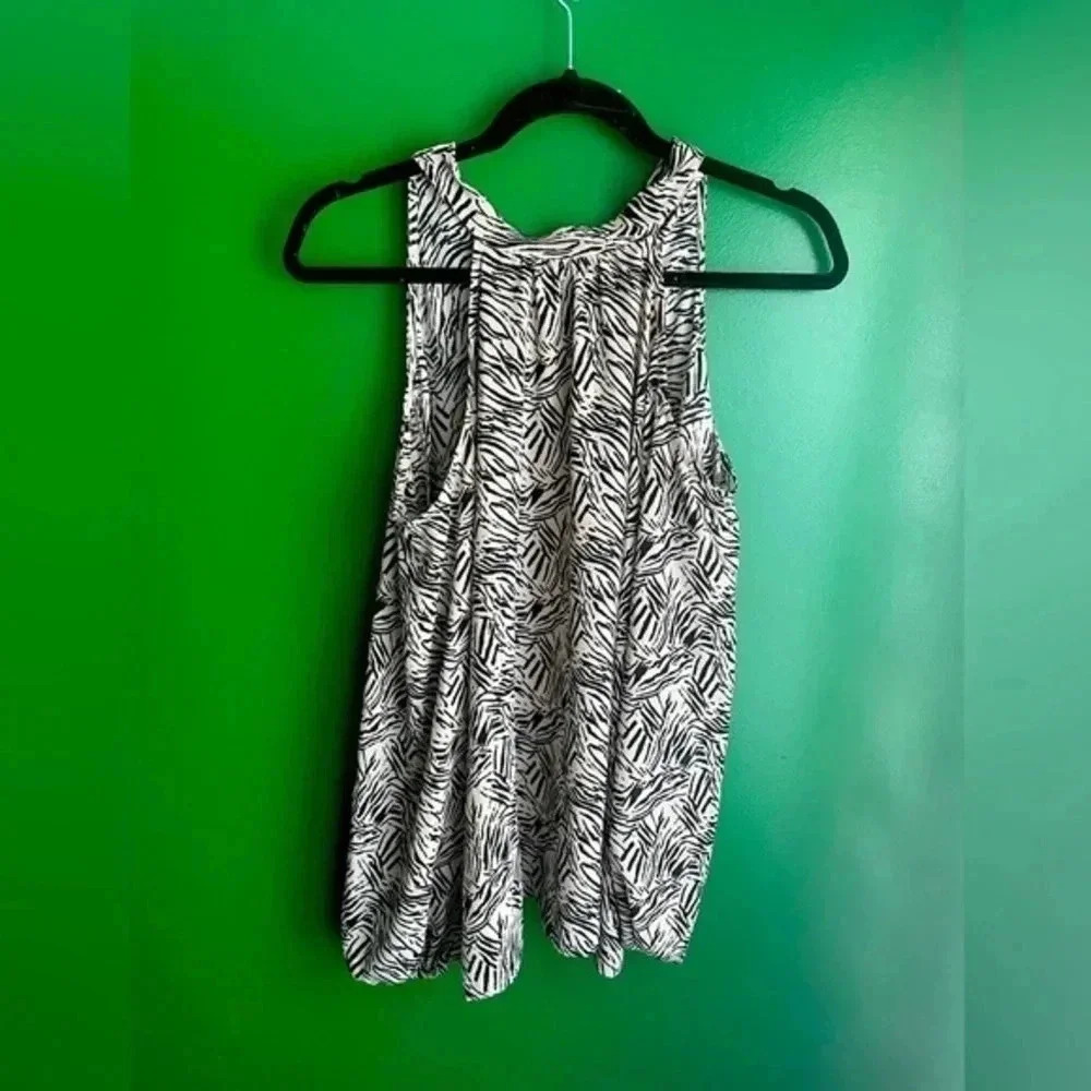 Gilli Sleeveless Dress Blouse Size‎ Small Super Cute for Work! EUC